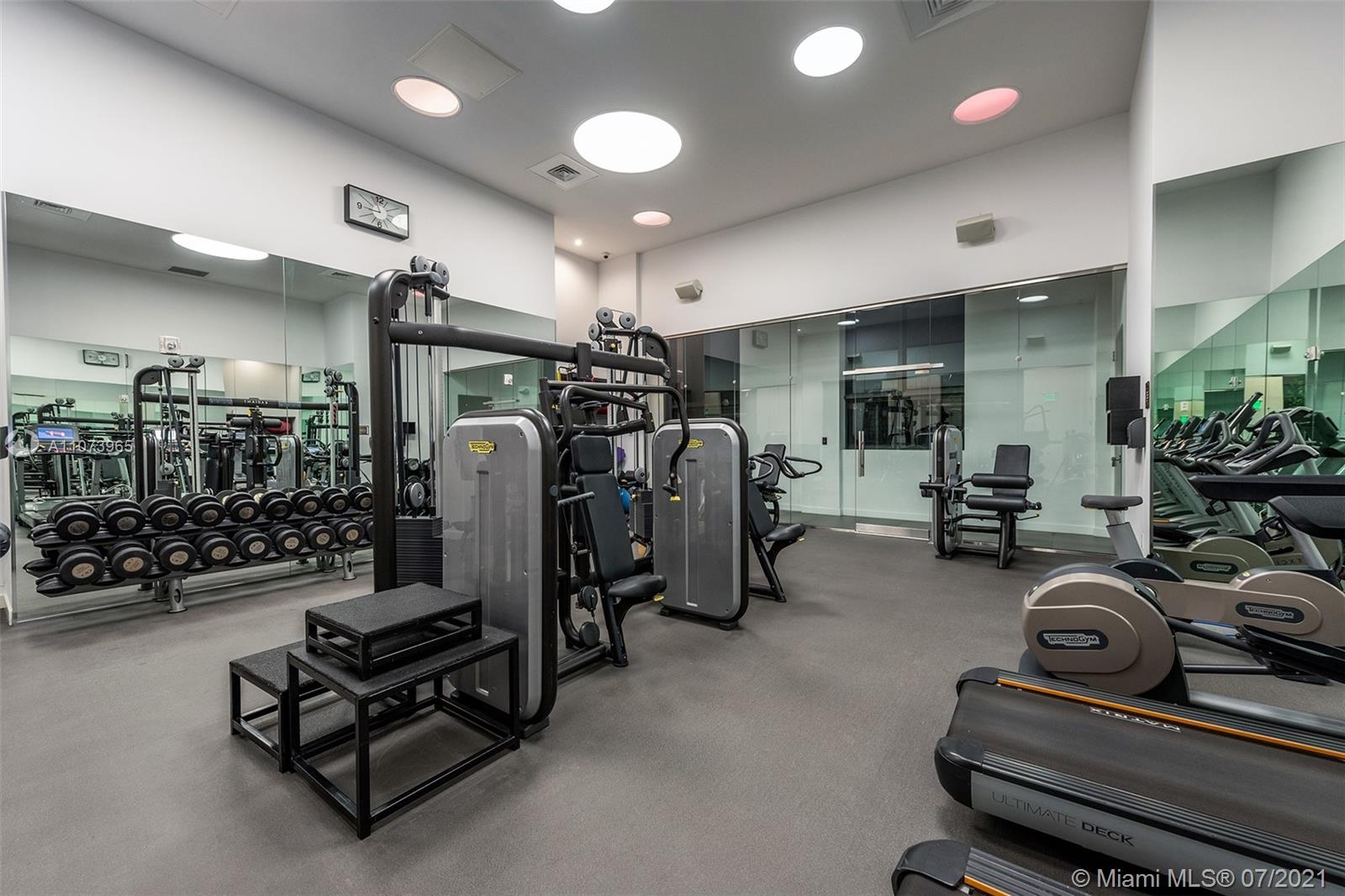 ONE THOUSAND VENETIAN WAY - Residential