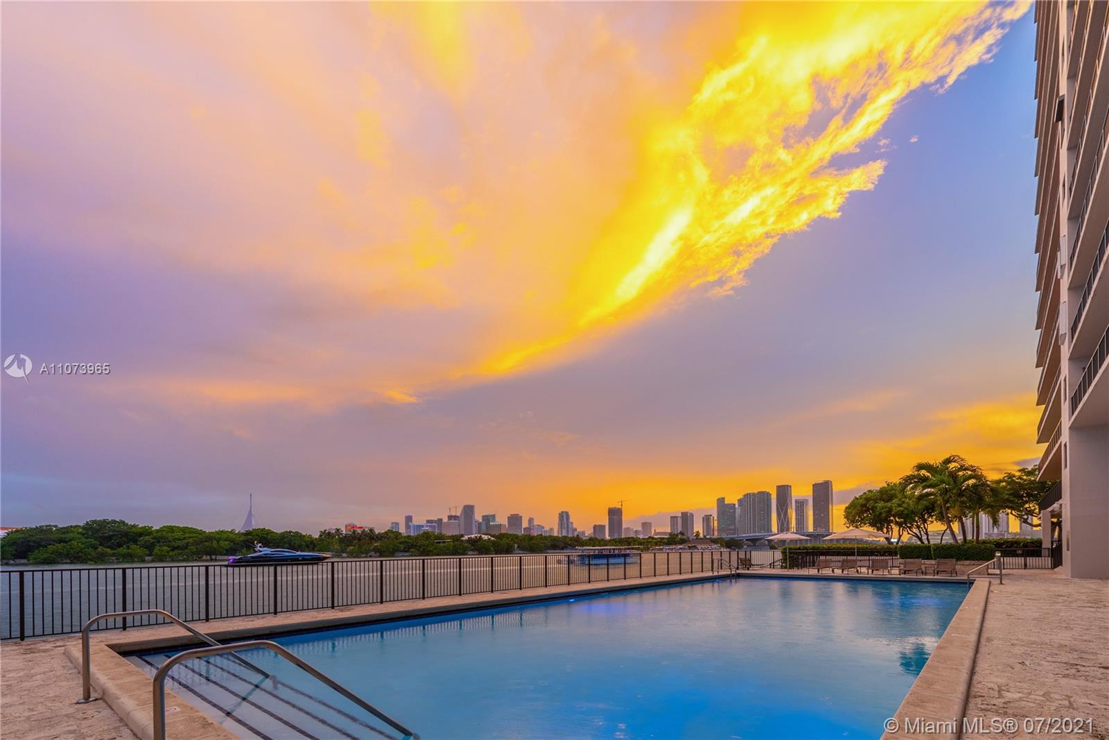 ONE THOUSAND VENETIAN WAY - Residential