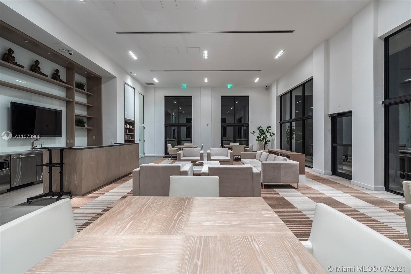 ONE THOUSAND VENETIAN WAY - Residential