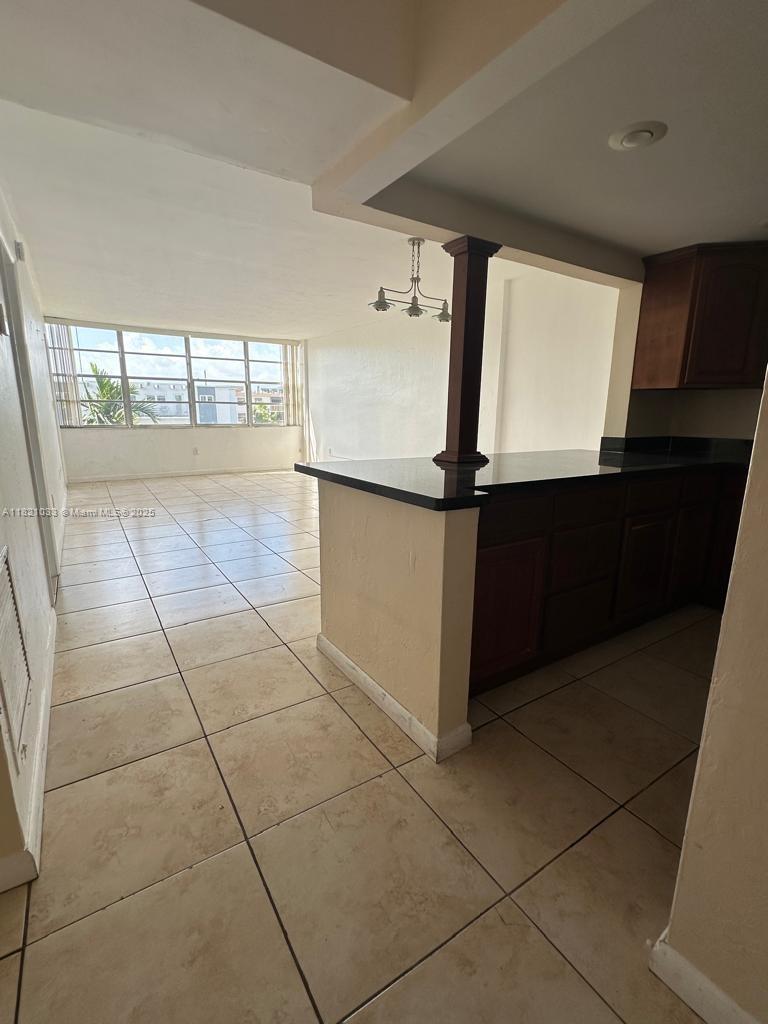 2175 Ne 170th St 305, North Miami Beach, Miami-Dade County, Florida - 1 Bedrooms  
2 Bathrooms - 