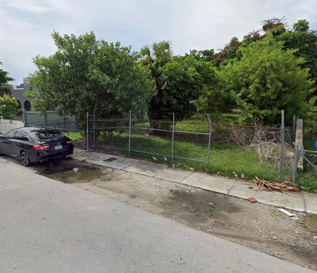 This property is part of an assemblage portfolio of 5 properties. We are selling more than 1acre of land in total. Please call listing agent for details.
THE LOCATION OF THESE PARCELS NEAR THE MIAMI RIVER PRESENTS A PRIME DEVELOPMENT OPPORTUNITY DUE TO SEVERAL FACTORS:
- PROXIMITY TO THE MIAMI RIVER: THE SITE BENEFITS FROM ITS CLOSENESS TO THE MIAMI RIVER, A HUB FOR COMMERCE, RECREATION, AND WATERFRONT DEVELOPMENTS. THIS LOCATION IS HIGHLY ATTRACTIVE FOR MIXED-USE PROJECTS DUE TO ITS ACCESSIBILITY AND SCENIC APPEAL.
- SITUATED NEAR MAJOR ROADS SUCH AS NW 17TH AVE AND NW 15TH ST, THE PARCELS ARE MINUTES FROM DOWNTOWN MIAMI, BRICKELL, AND KEY HIGHWAYS LIKE I- 95 AND DOLPHIN EXPRESSWAY, MAKING THE SITE EASILY ACCESSIBLE.