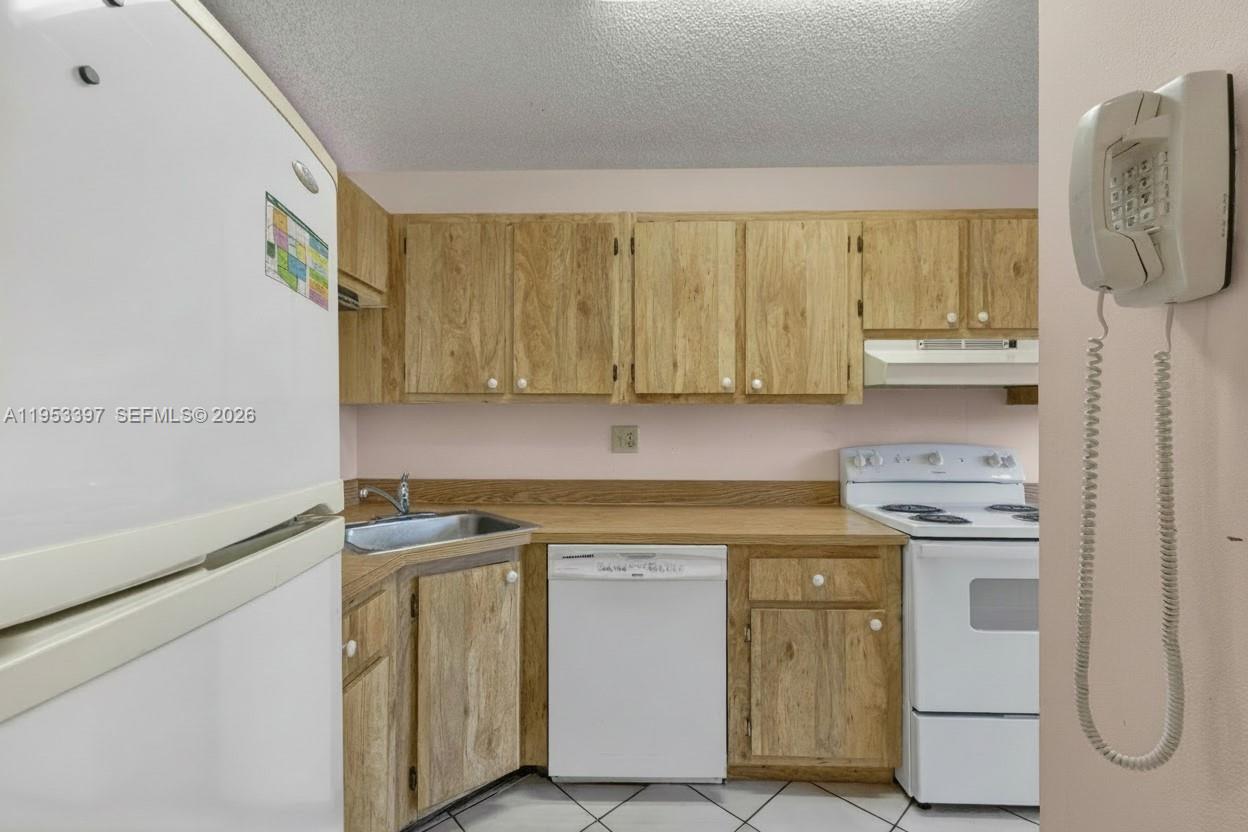 OMEGA VILLAS 3 CONDO - Residential