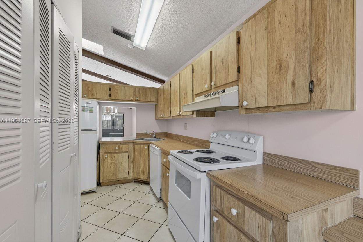 OMEGA VILLAS 3 CONDO - Residential