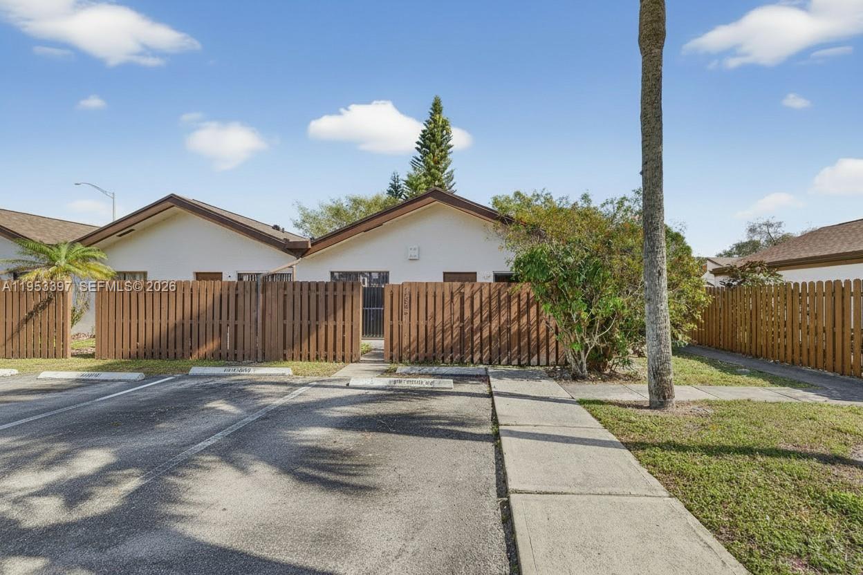 OMEGA VILLAS 3 CONDO - Residential