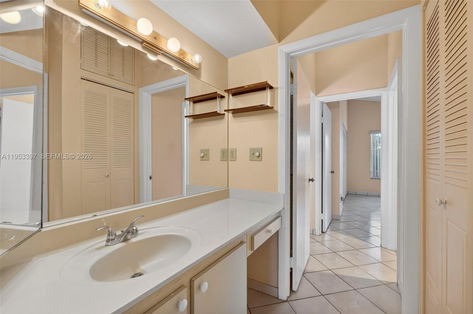 OMEGA VILLAS 3 CONDO - Residential