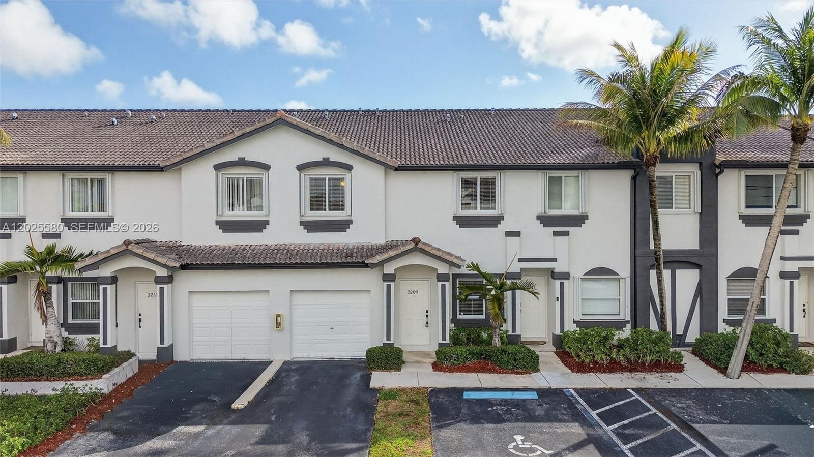 Photo 1 of 33 — 2209 SE 24th Pl 2209, Homestead, FL 33035