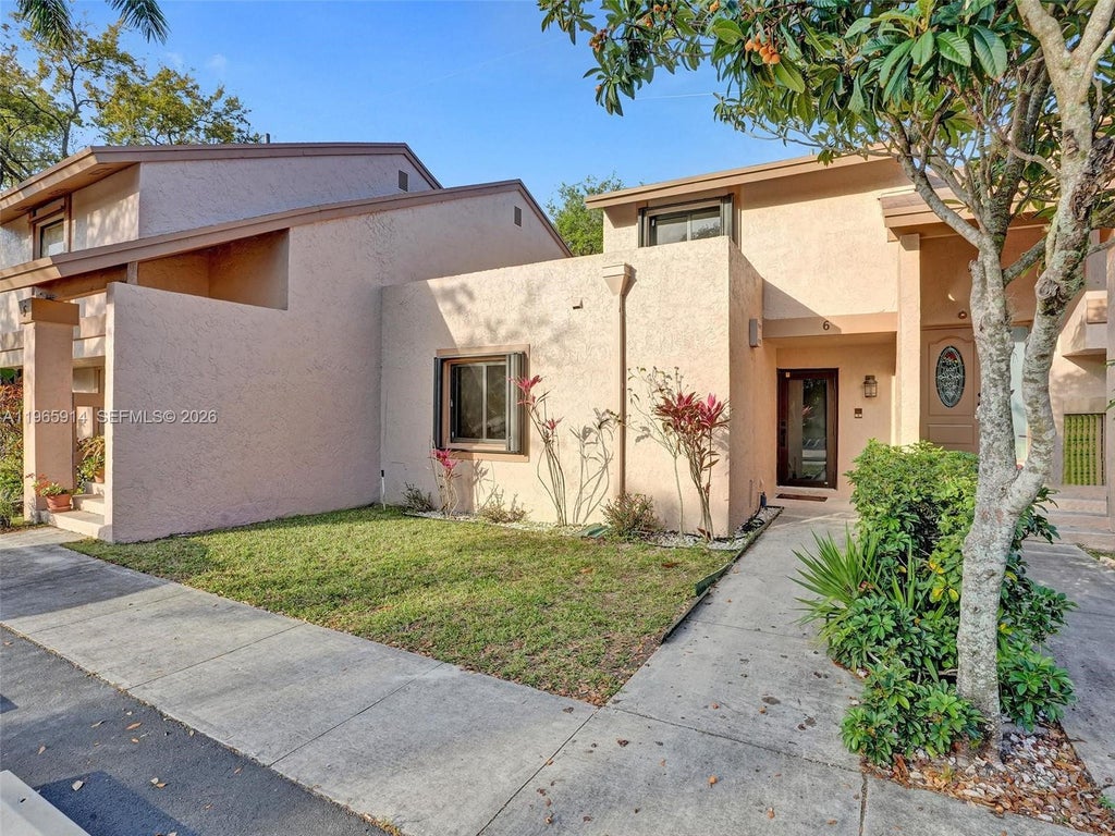 Photo of 6 Chestnut Cir, Cooper City, FL 33026 (MLS # A11965914)