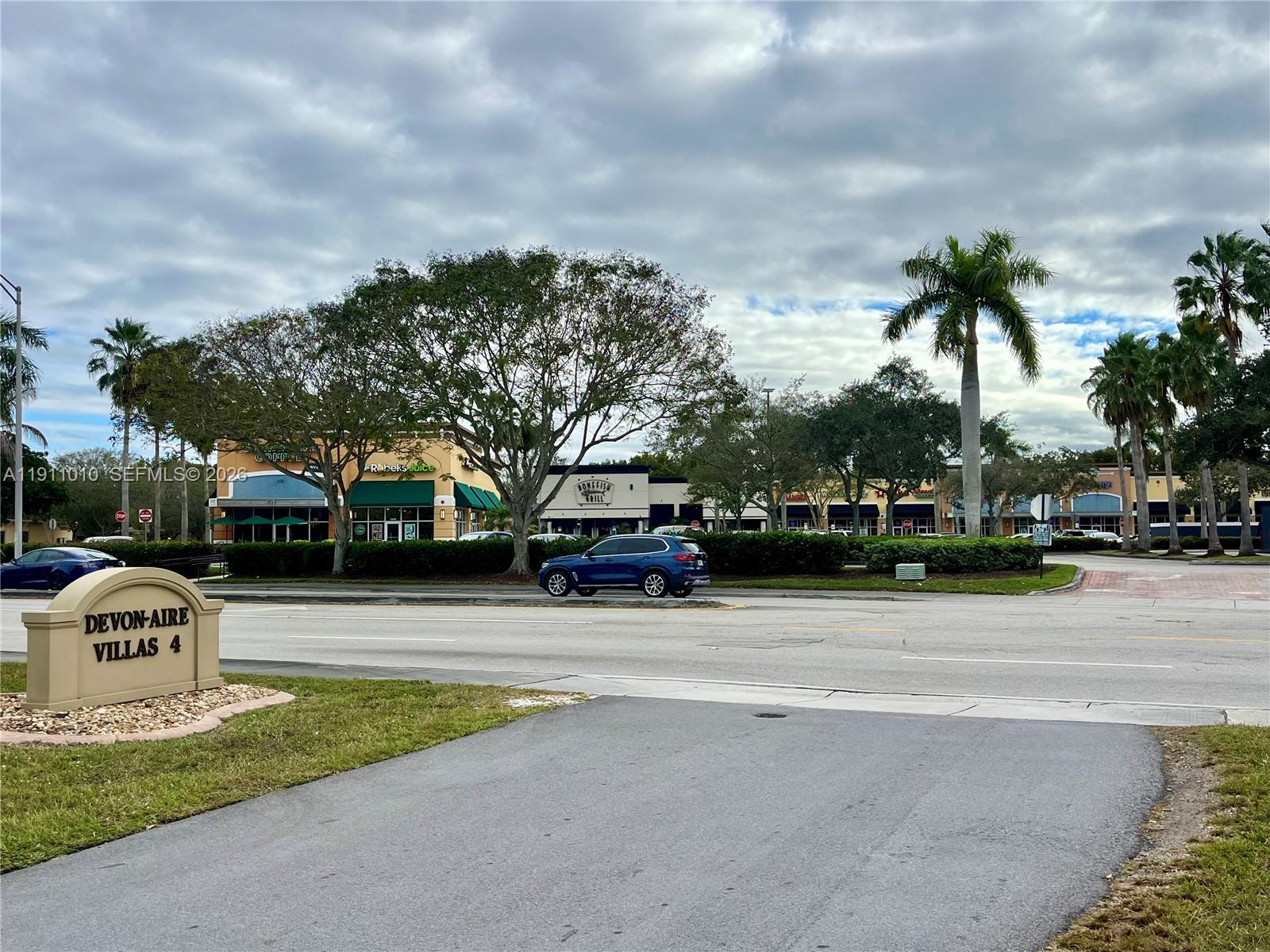 DEVON-AIRE VILLAS SEC 8 - Residential