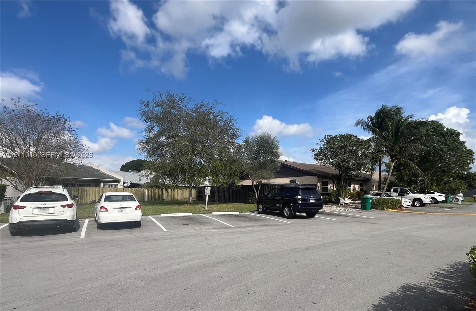 DEVON-AIRE VILLAS SEC 8 - Residential