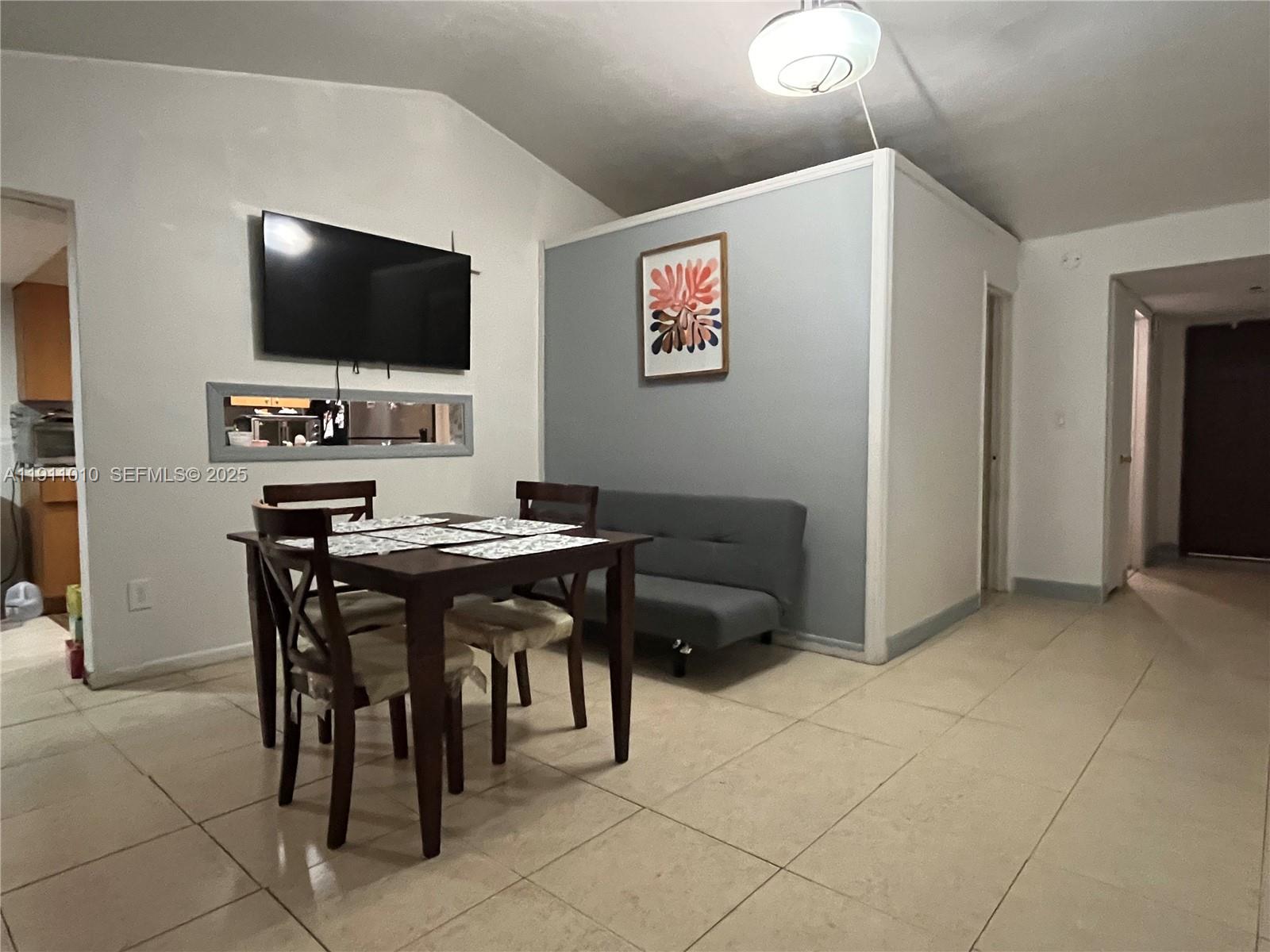 DEVON-AIRE VILLAS SEC 8 - Residential