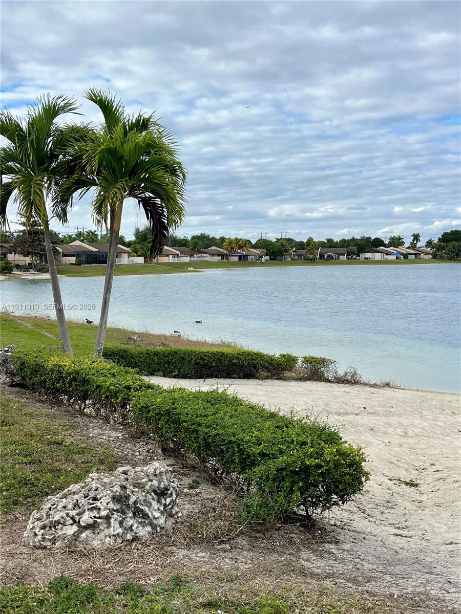 DEVON-AIRE VILLAS SEC 8 - Residential