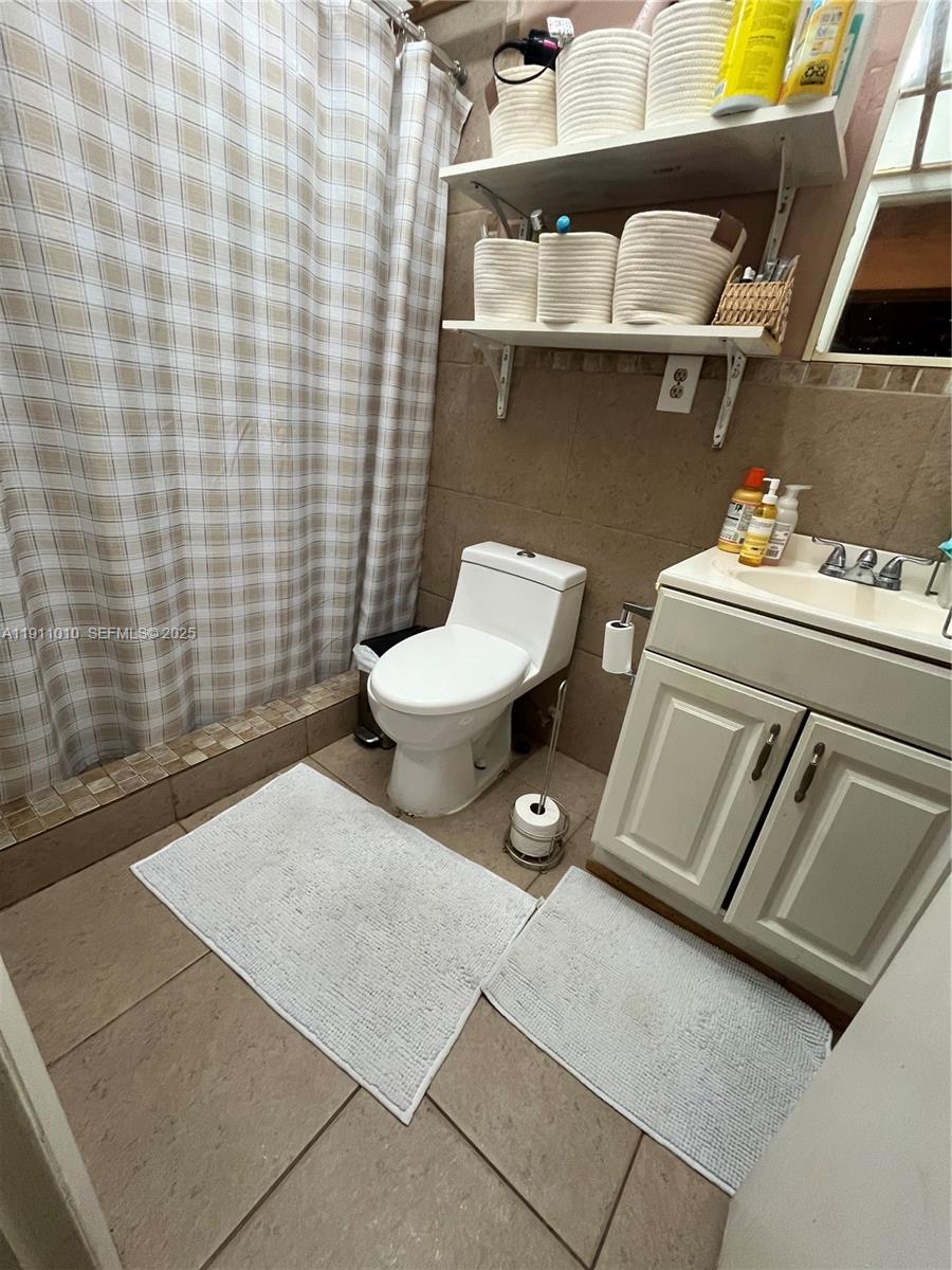 DEVON-AIRE VILLAS SEC 8 - Residential