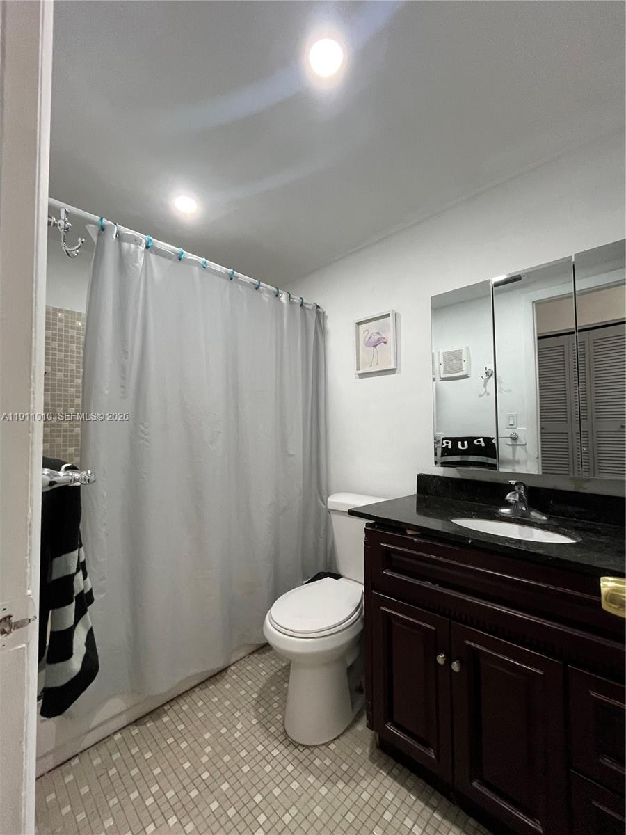 DEVON-AIRE VILLAS SEC 8 - Residential