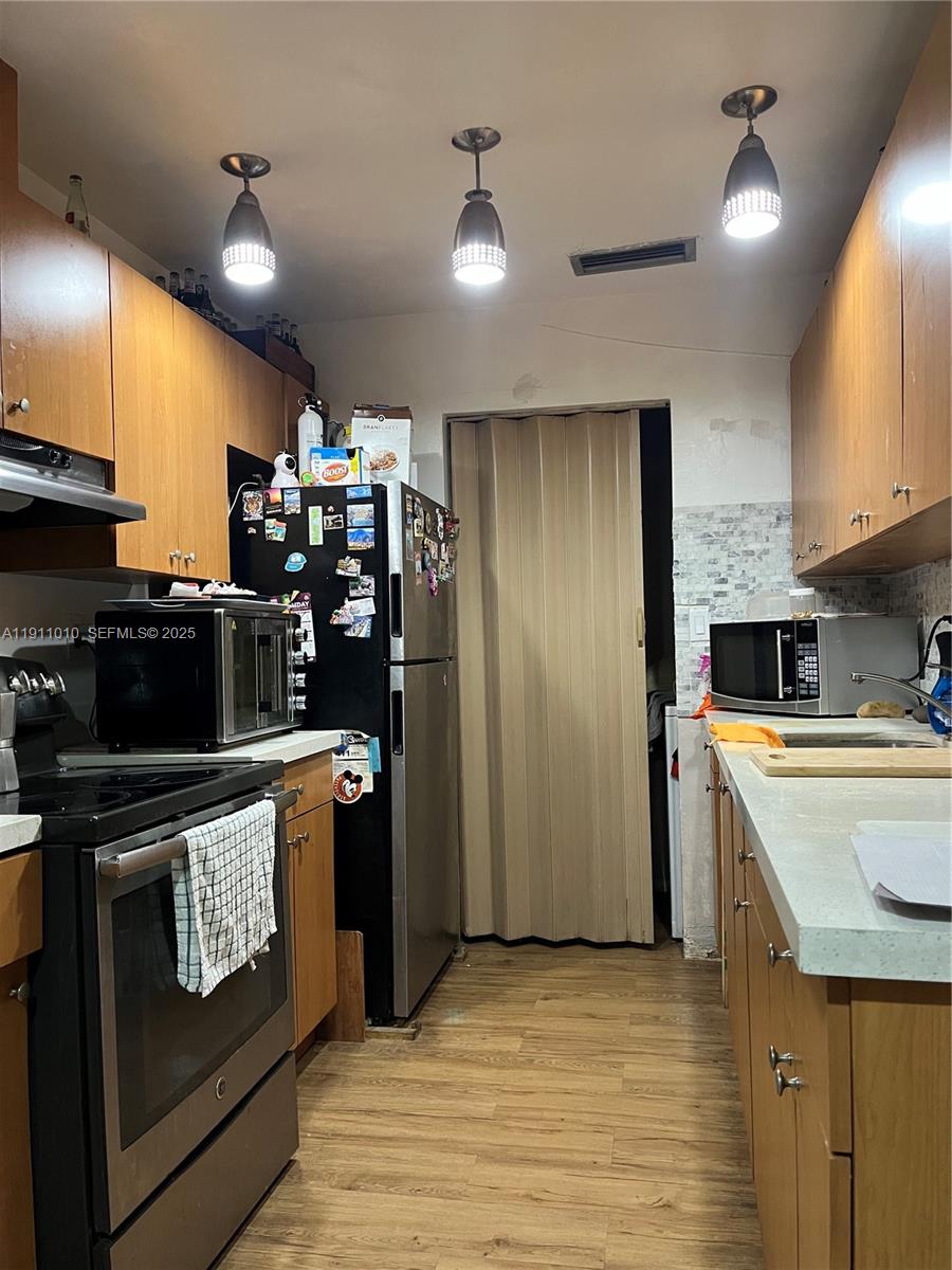 DEVON-AIRE VILLAS SEC 8 - Residential