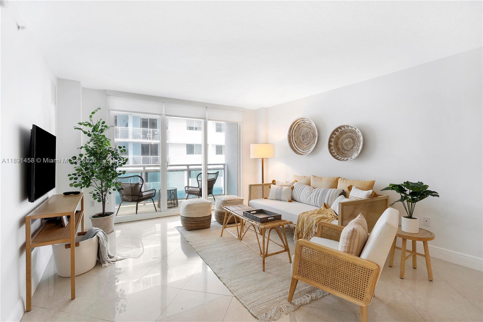 THE COLLINS CONDO - Residential Lease