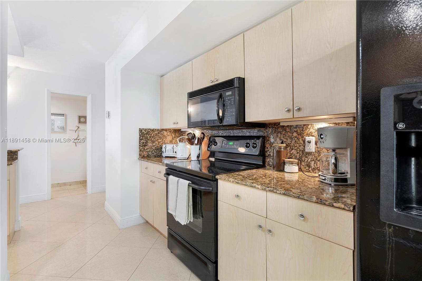 THE COLLINS CONDO - Residential Lease