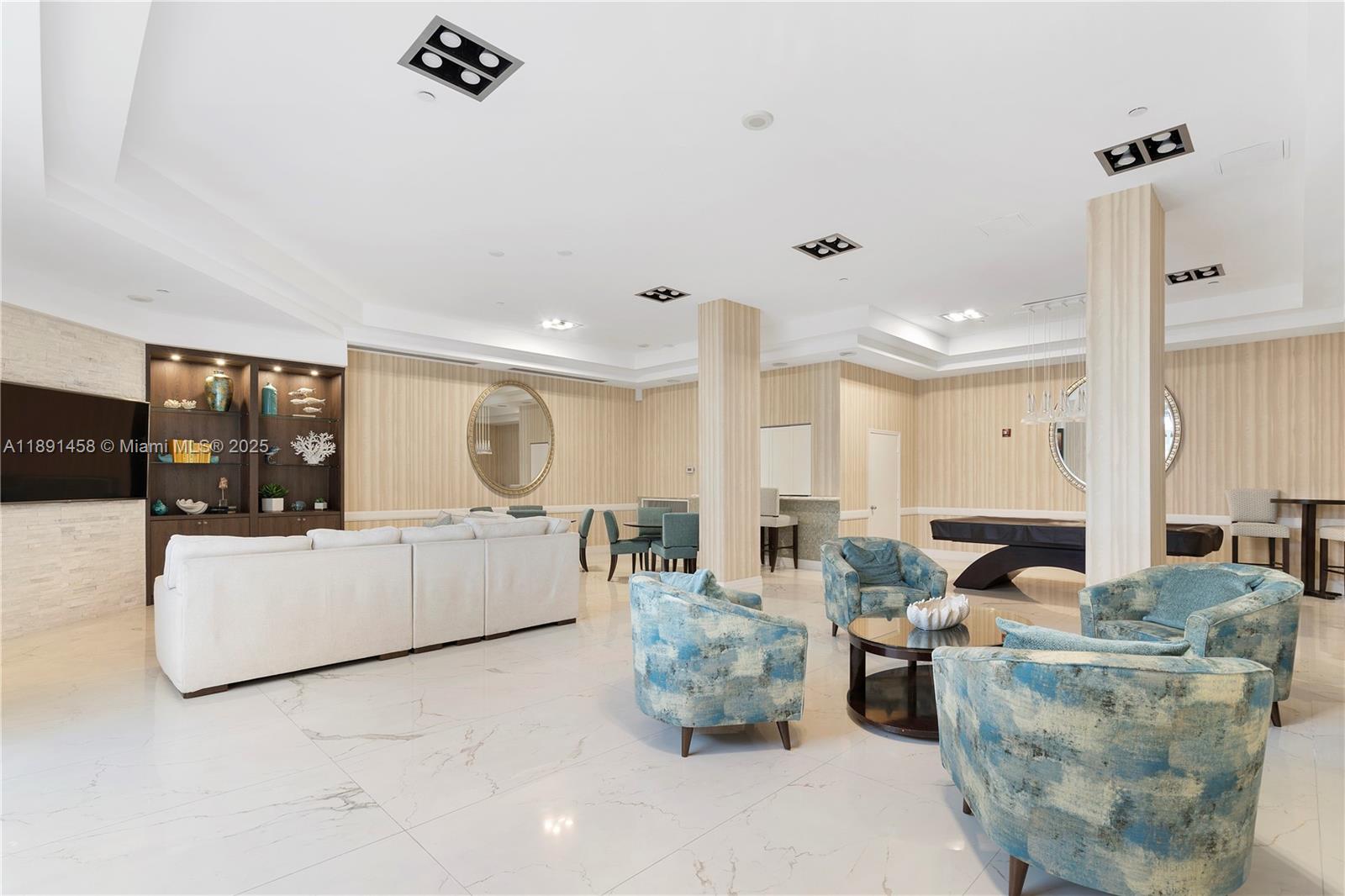 THE COLLINS CONDO - Residential Lease