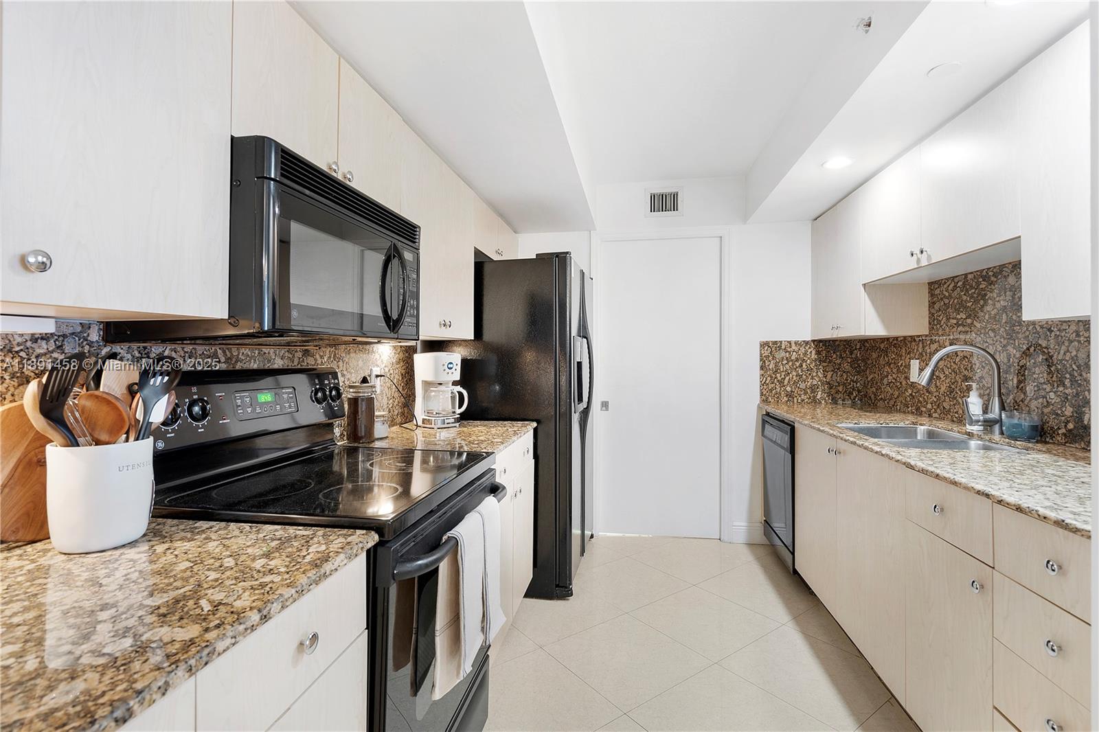 THE COLLINS CONDO - Residential Lease