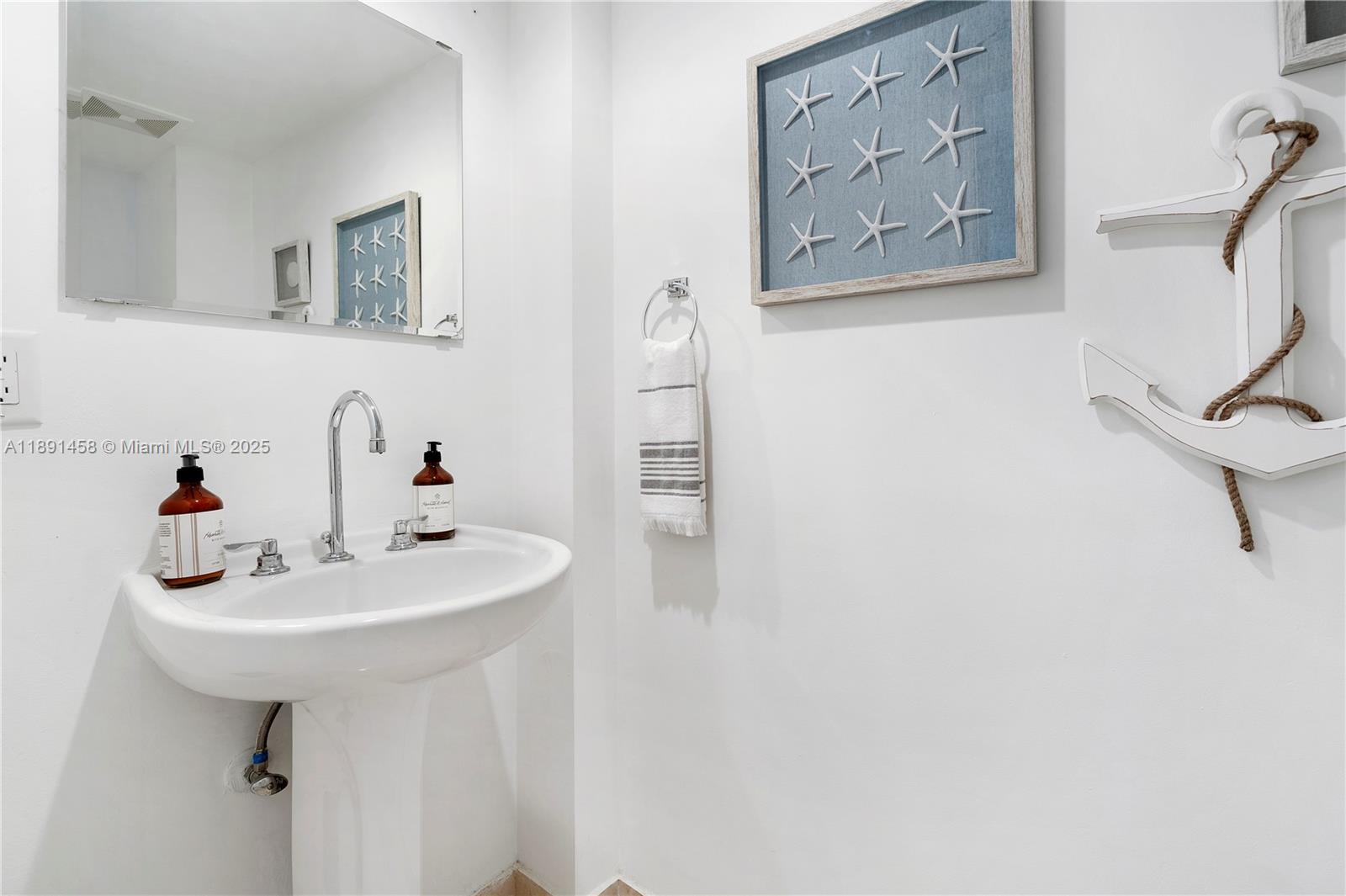 THE COLLINS CONDO - Residential Lease