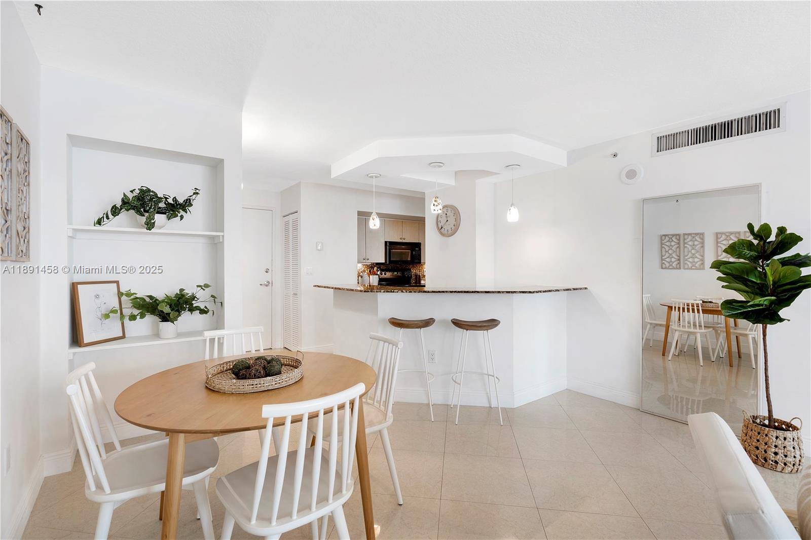 THE COLLINS CONDO - Residential Lease