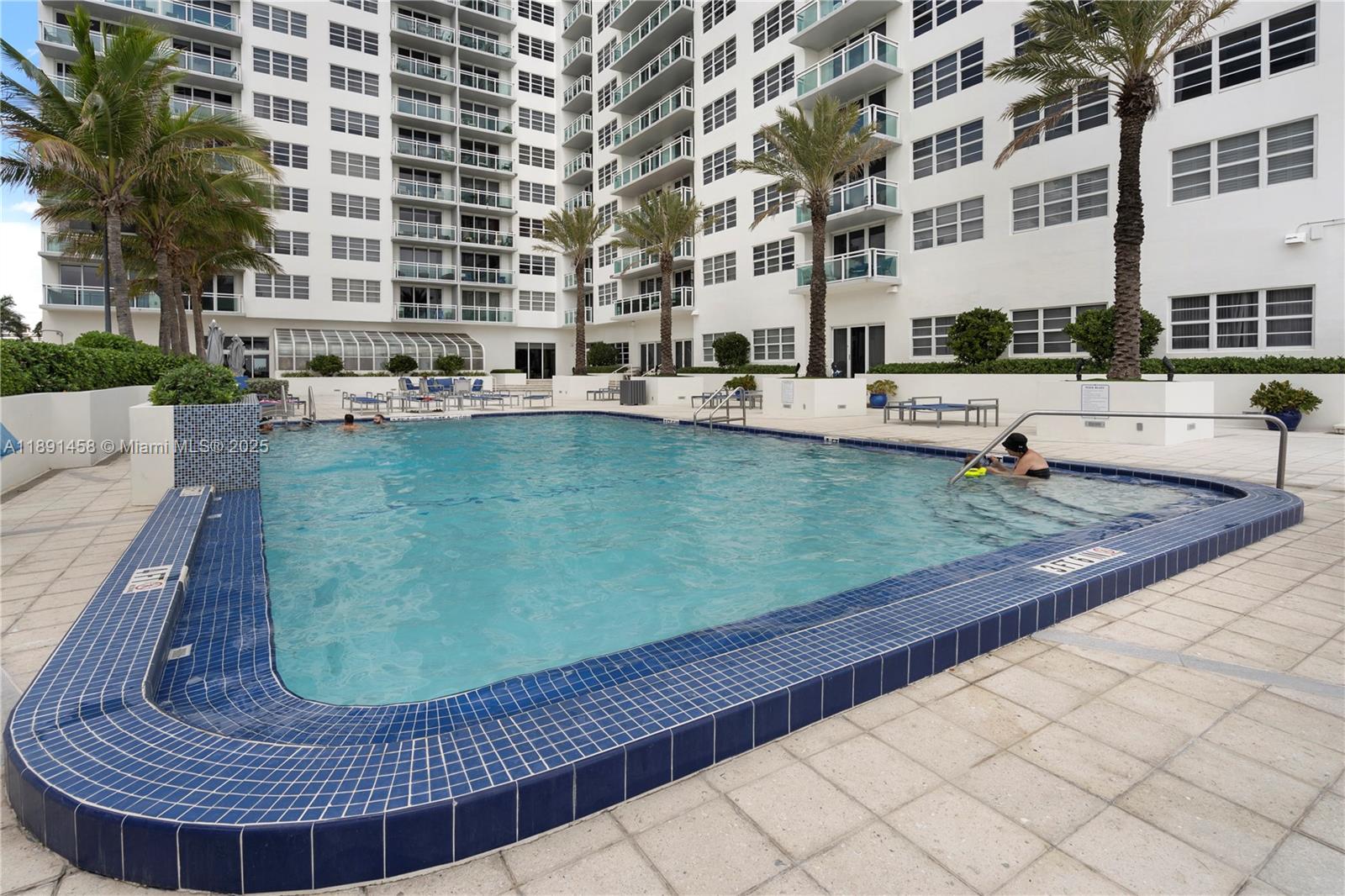 THE COLLINS CONDO - Residential Lease