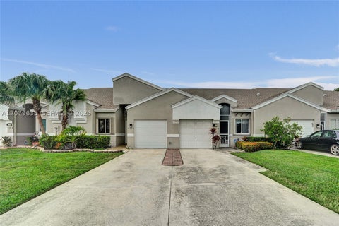 Photo of 9130 Vineland Ct #D, Boca Raton, FL 33496 (MLS # A12079635)