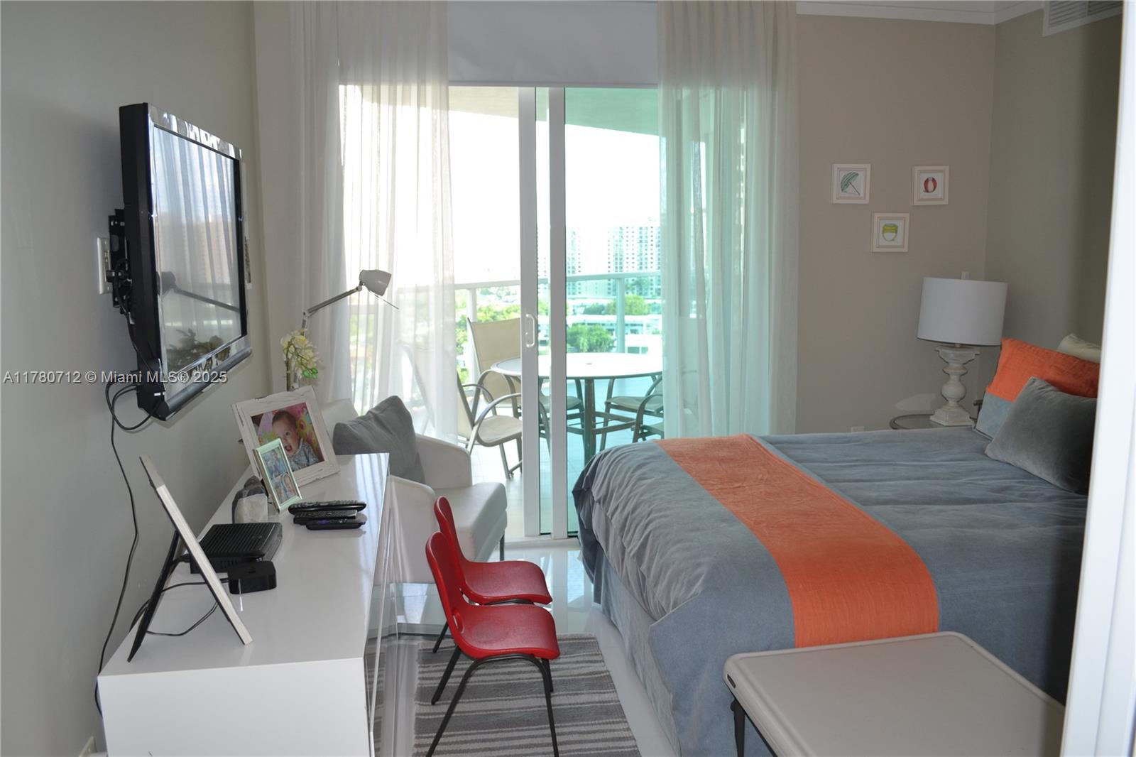 ST TROPEZ ON THE BAY III - Residential