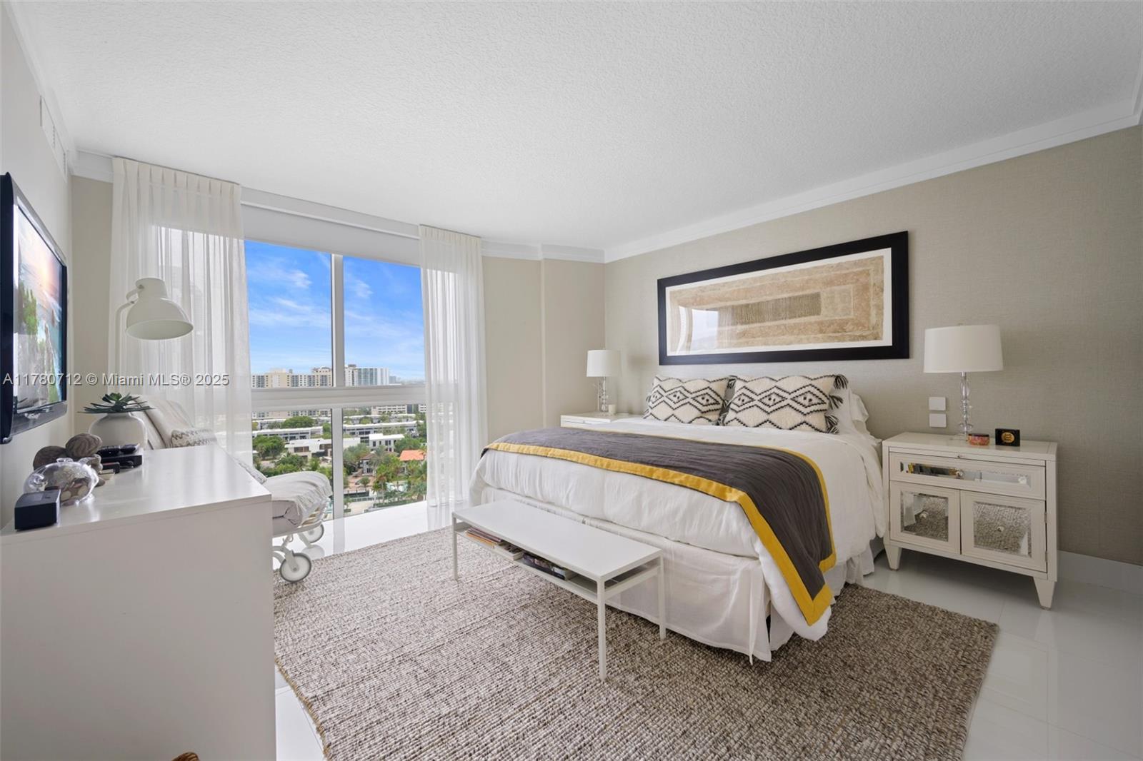 ST TROPEZ ON THE BAY III - Residential