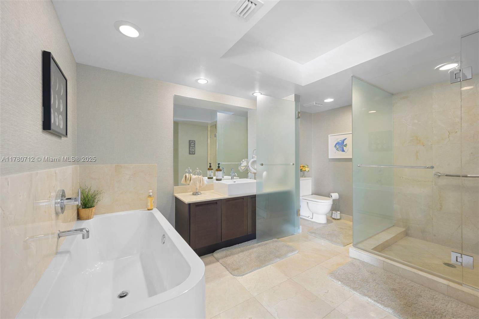 ST TROPEZ ON THE BAY III - Residential