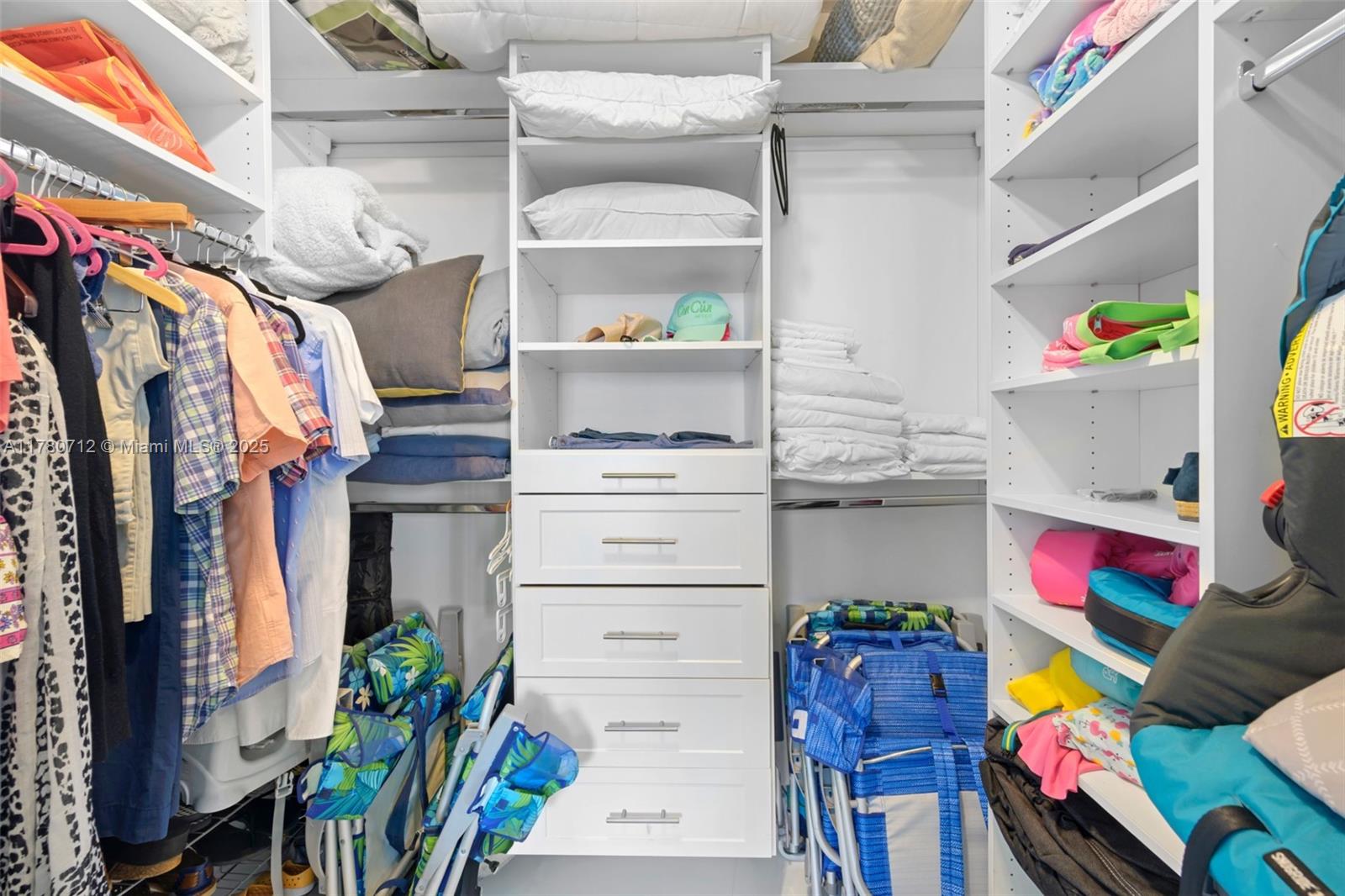 ST TROPEZ ON THE BAY III - Residential