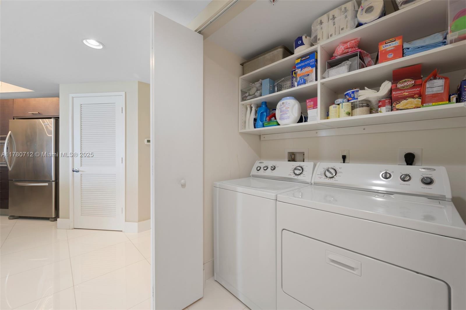 ST TROPEZ ON THE BAY III - Residential