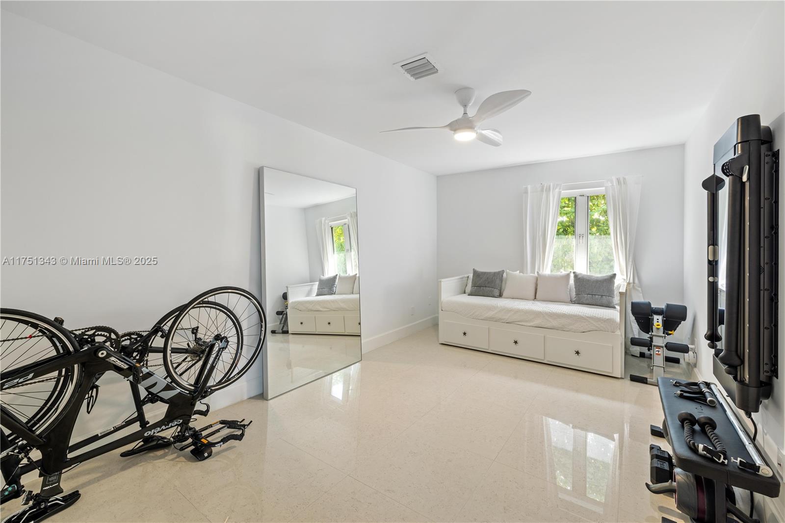 TROPICAL ISLE HOMES SUB - Residential