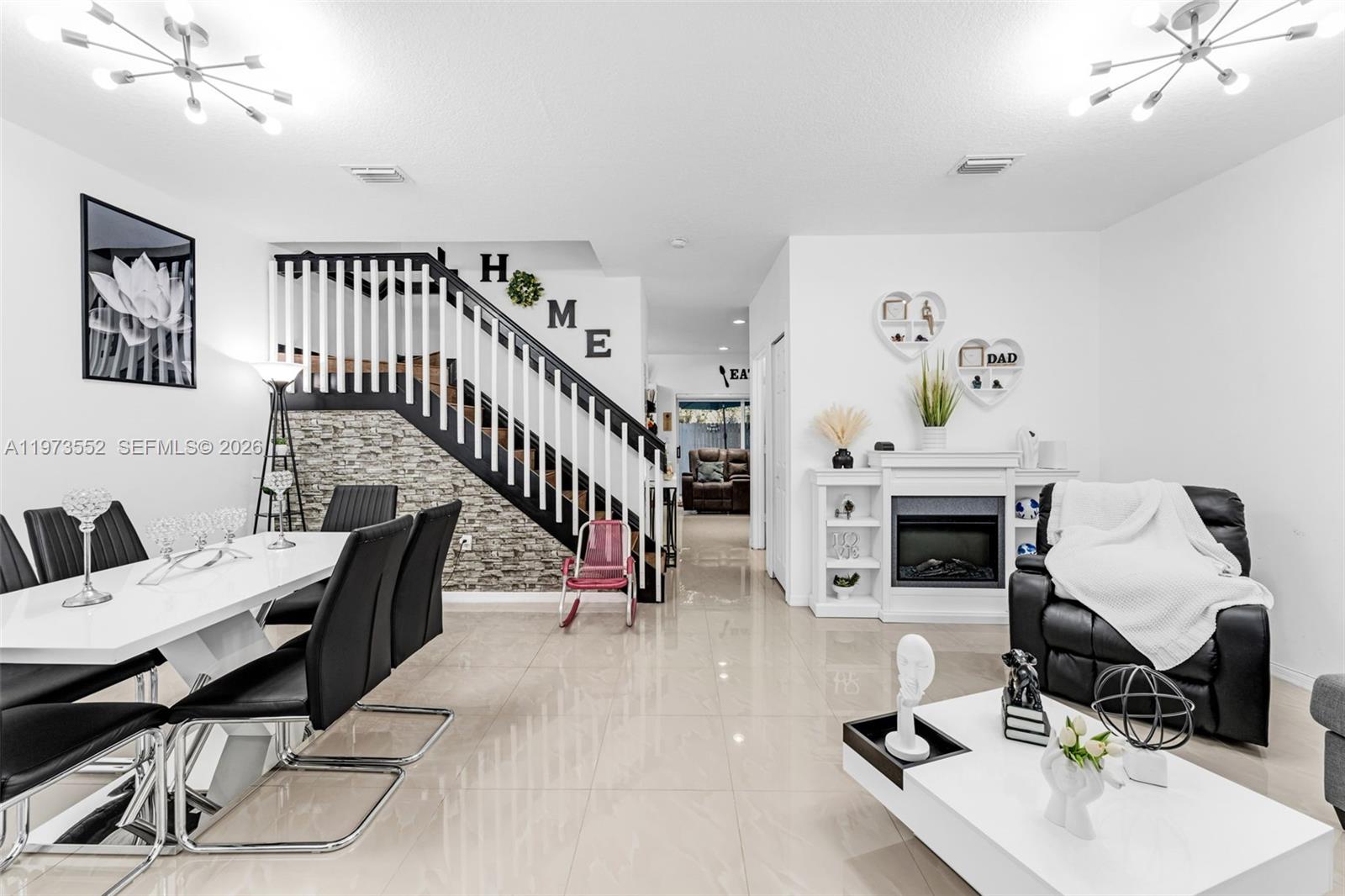 VENETIA GROVE - Residential