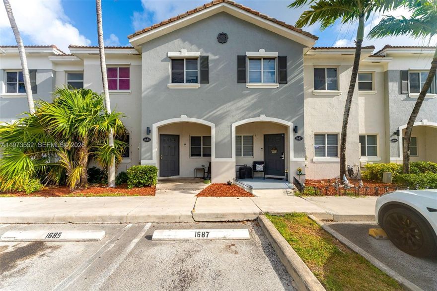Spacious 3 bed-2.5 bath lot & block townhome with private fenced patio ideal for outdoor enjoyment. Perfect for new homeowners! Owner occupied - please do not disturb owners.