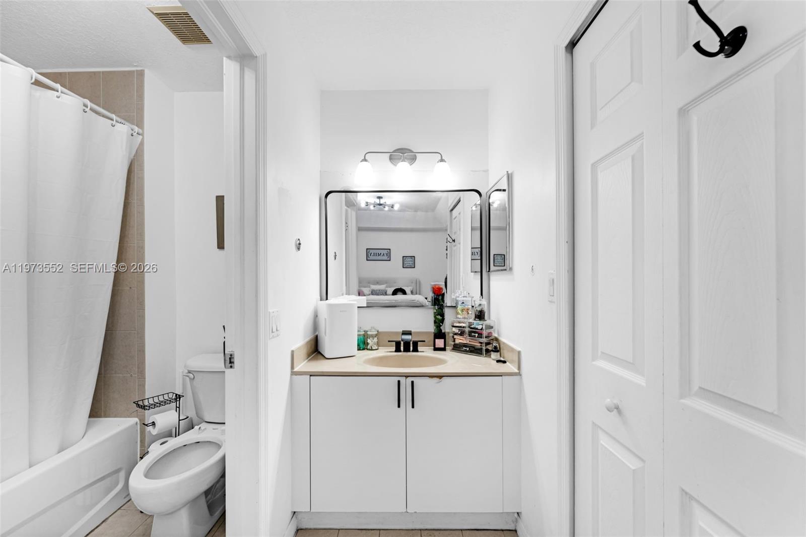 VENETIA GROVE - Residential