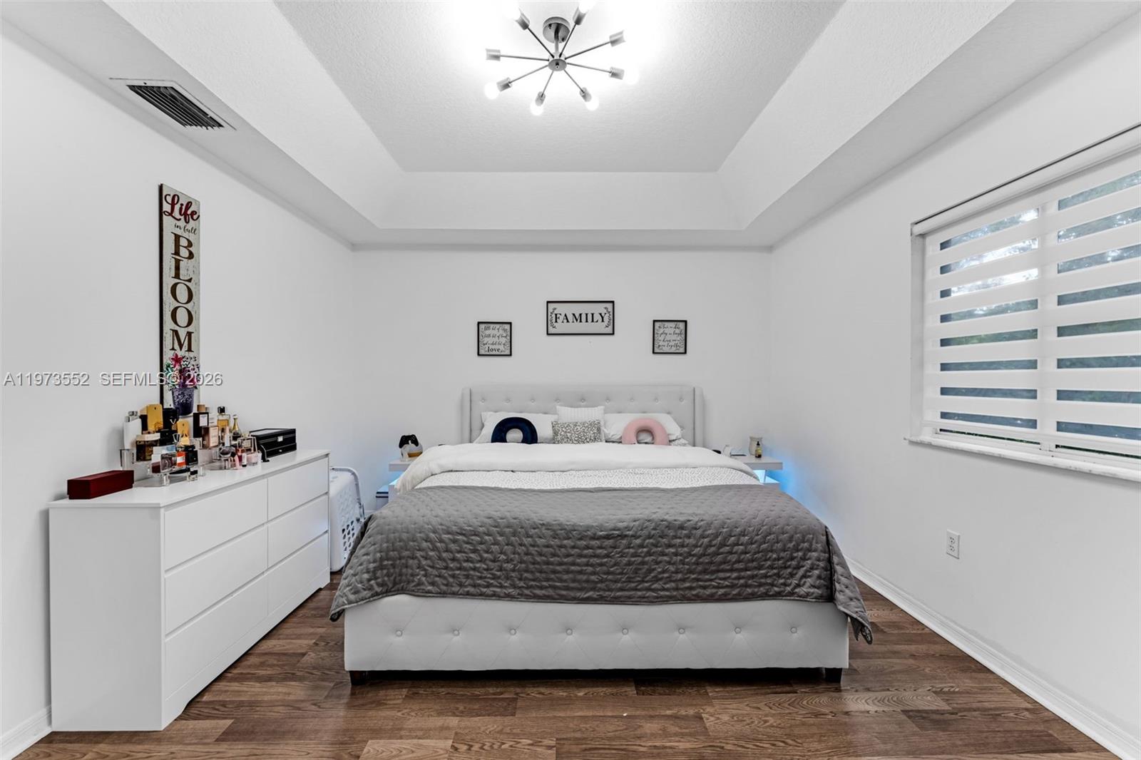 VENETIA GROVE - Residential