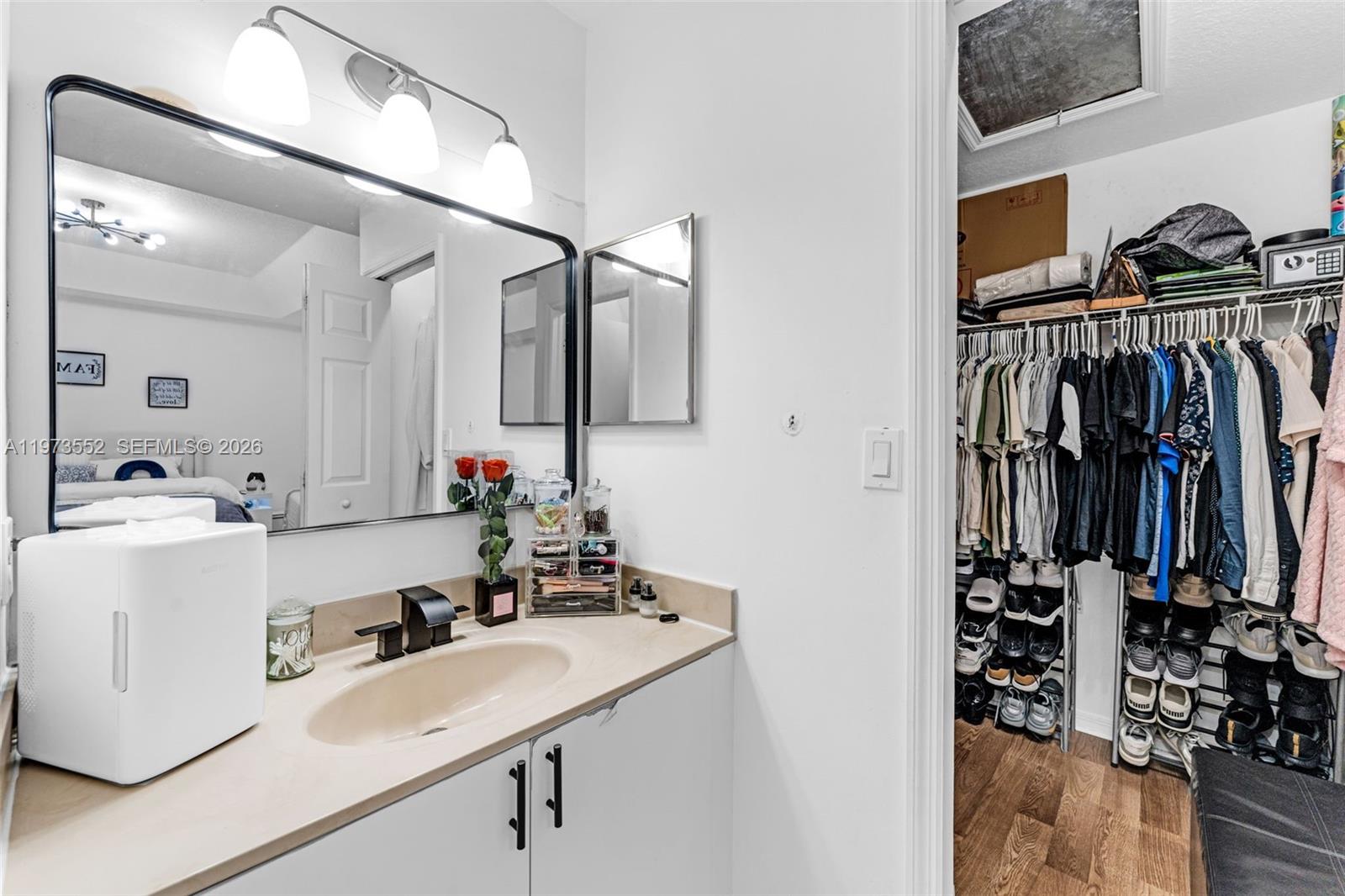 VENETIA GROVE - Residential