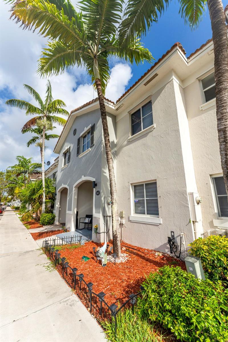 VENETIA GROVE - Residential