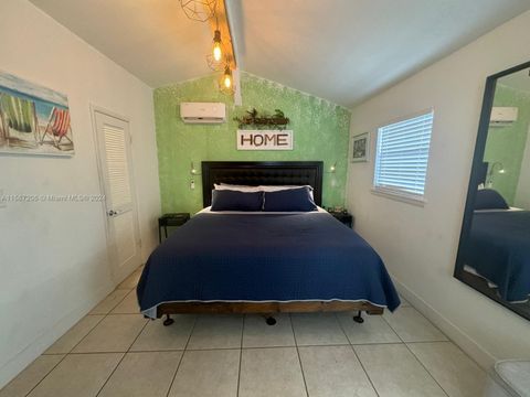 Single Family Residence in Pompano Beach FL 830 1st Ave Ave 39.jpg