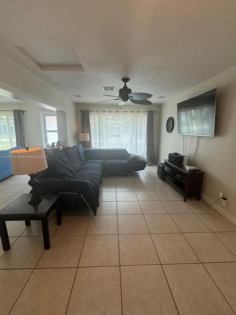 Single Family Residence in Pompano Beach FL 830 1st Ave Ave 7.jpg