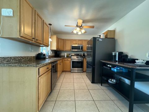 Single Family Residence in Pompano Beach FL 830 1st Ave Ave 22.jpg