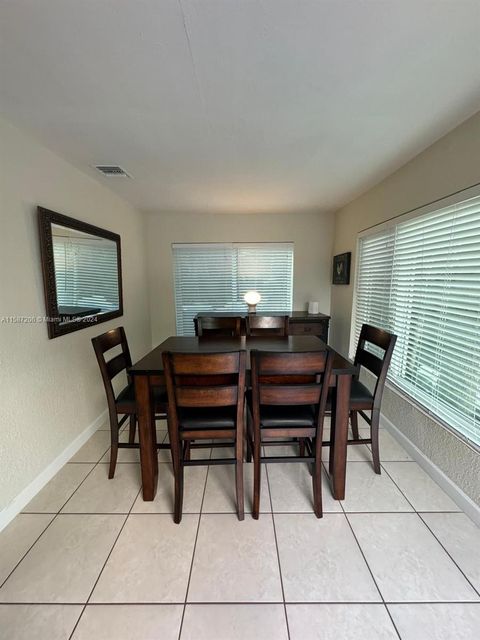 Single Family Residence in Pompano Beach FL 830 1st Ave Ave 10.jpg