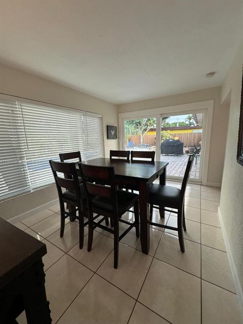 Single Family Residence in Pompano Beach FL 830 1st Ave Ave 11.jpg