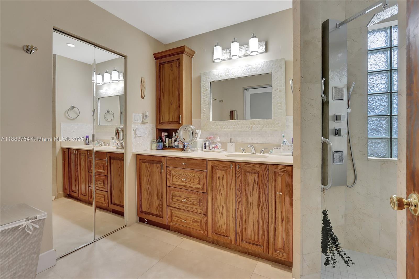 WOODFIELD - Residential