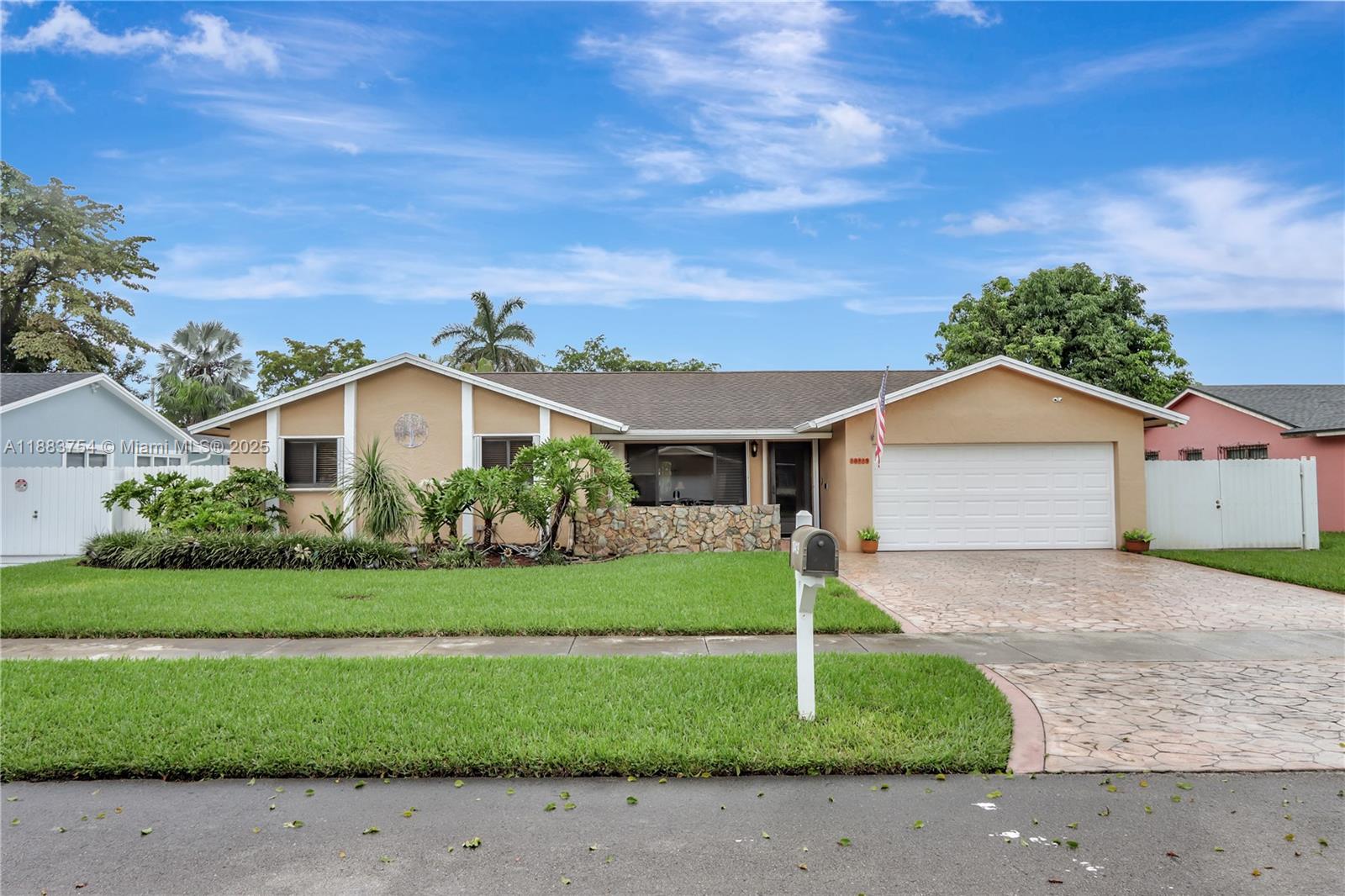 WOODFIELD - Residential