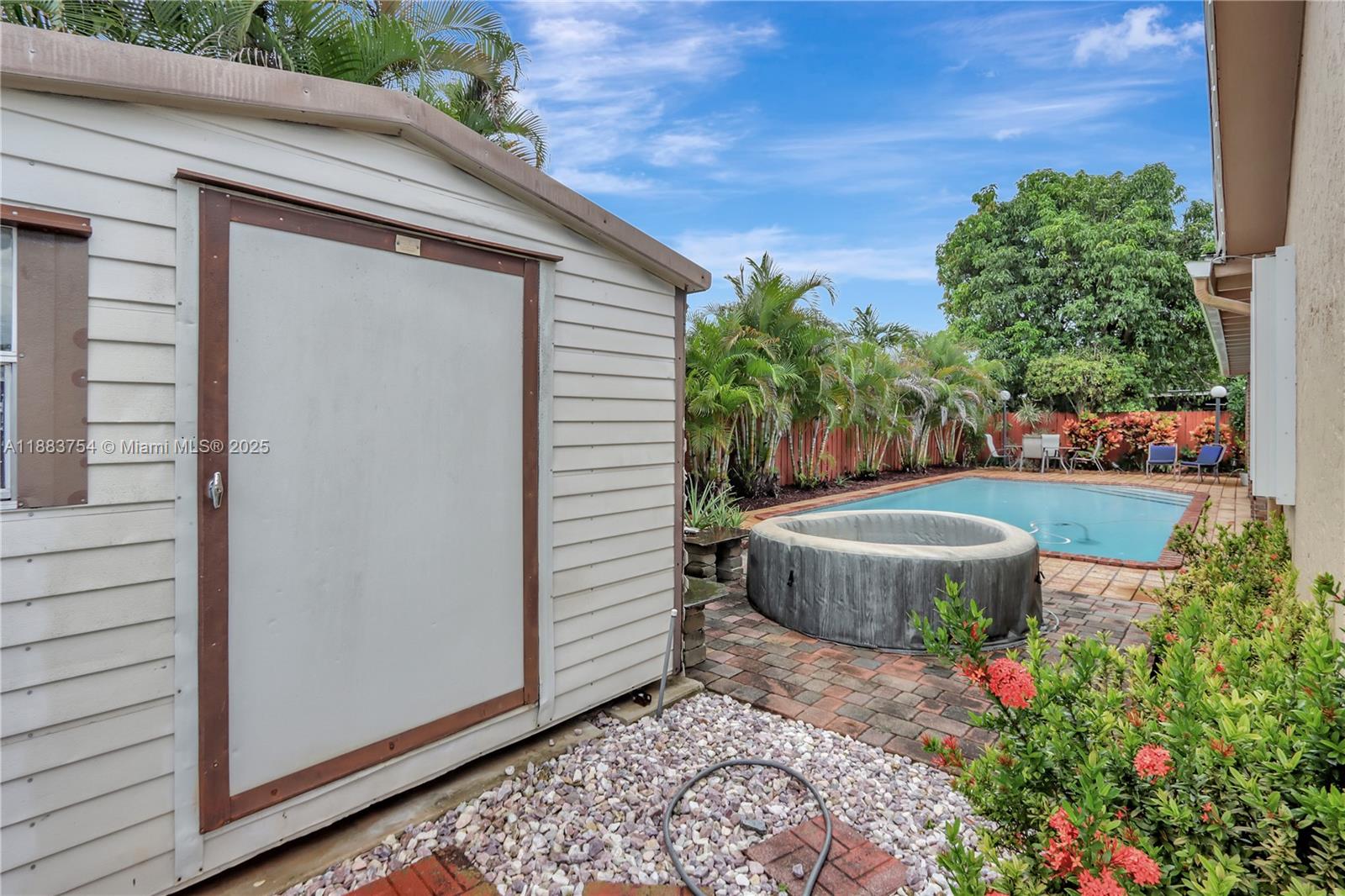 WOODFIELD - Residential