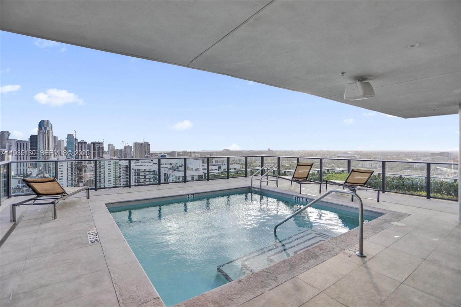 CANVAS CONDO - Residential