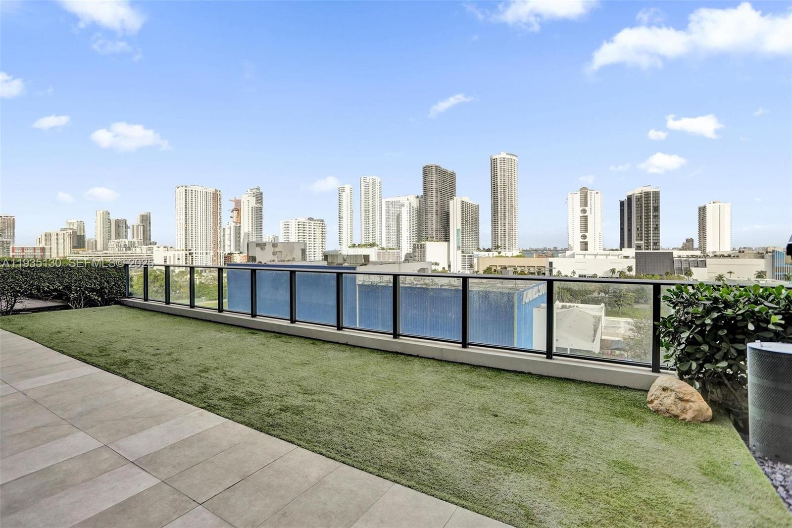 CANVAS CONDO - Residential