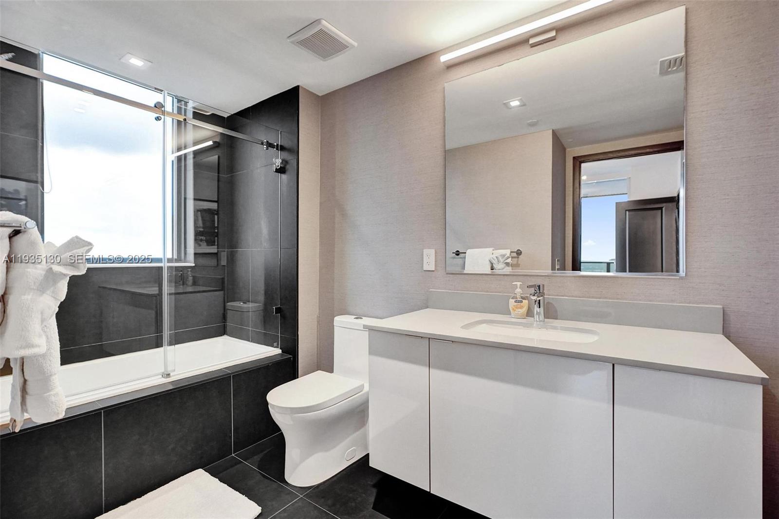 CANVAS CONDO - Residential