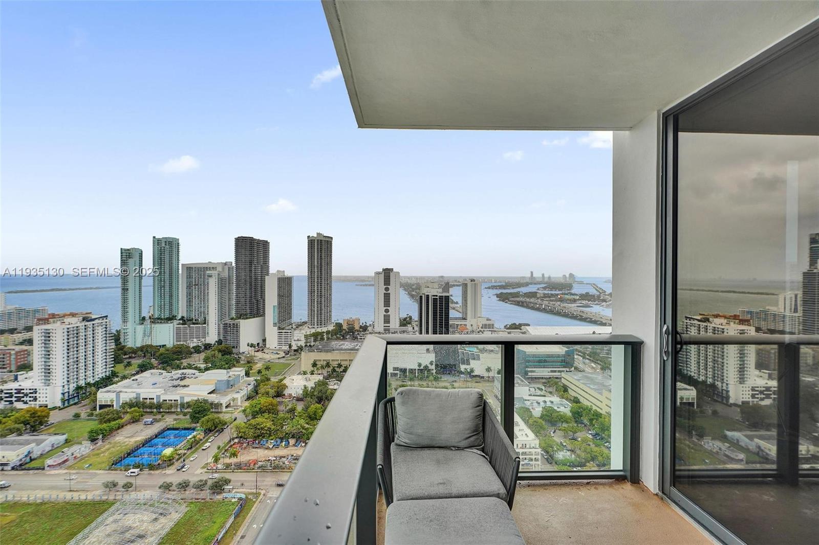 CANVAS CONDO - Residential